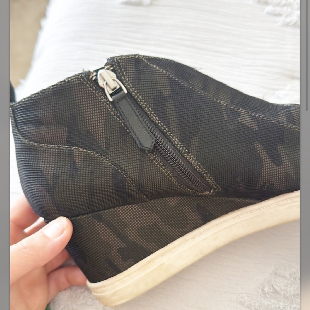 Linea Paolo camo print zip wedge booties sneakers size 9.5 - Picture 7 of 11